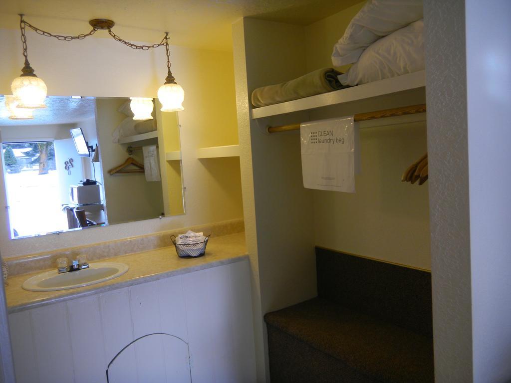 Falls Motel Thompson Falls ห้อง รูปภาพ