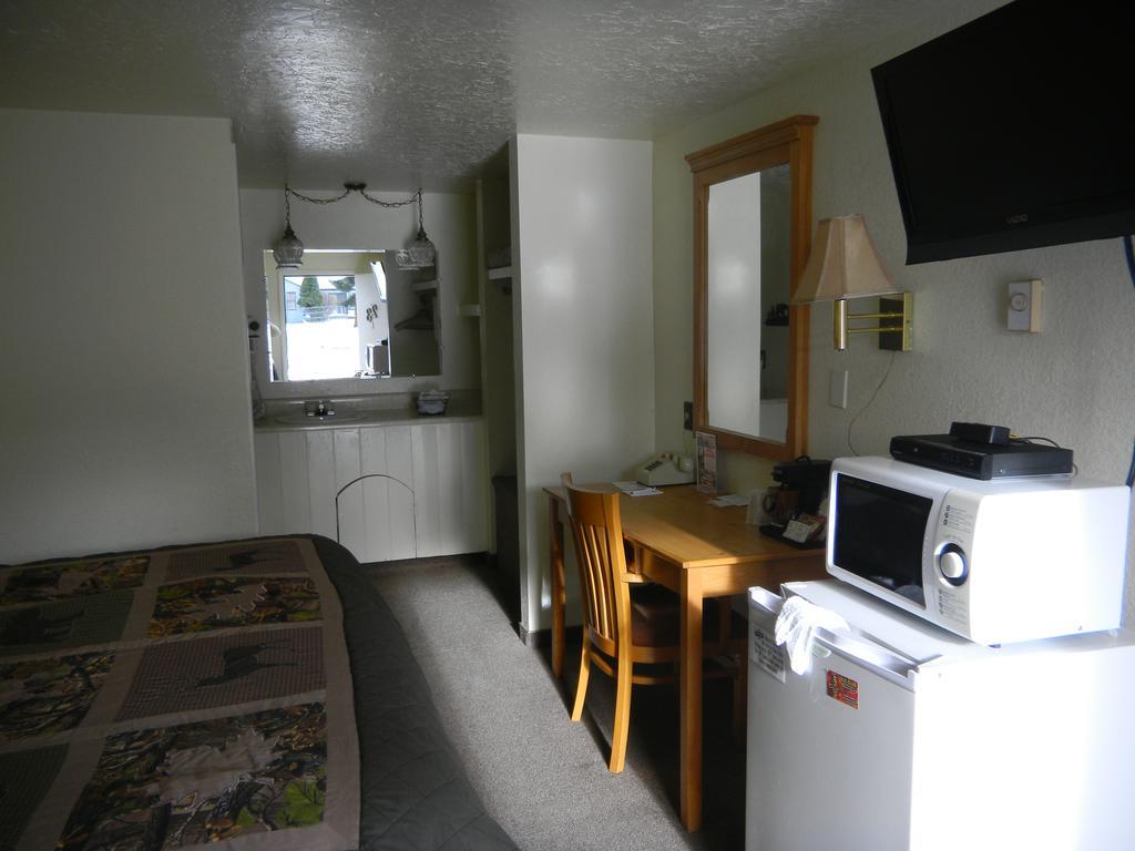 Falls Motel Thompson Falls ภายนอก รูปภาพ