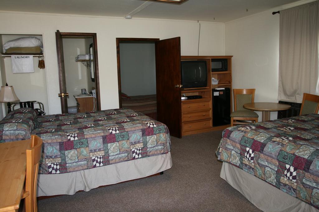 Falls Motel Thompson Falls ภายนอก รูปภาพ