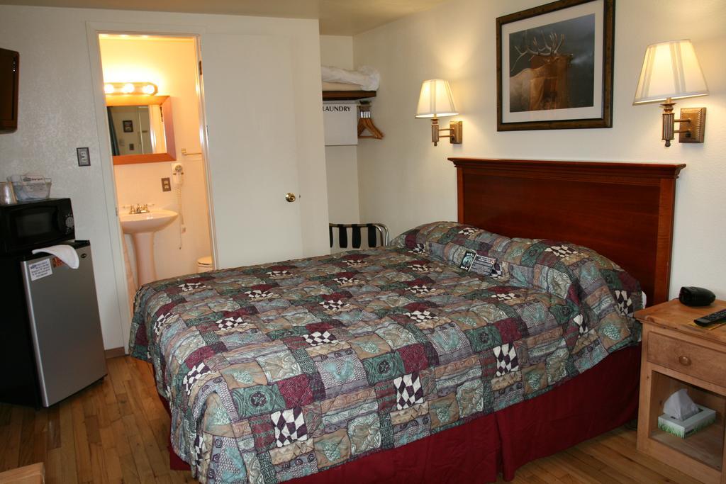 Falls Motel Thompson Falls ภายนอก รูปภาพ