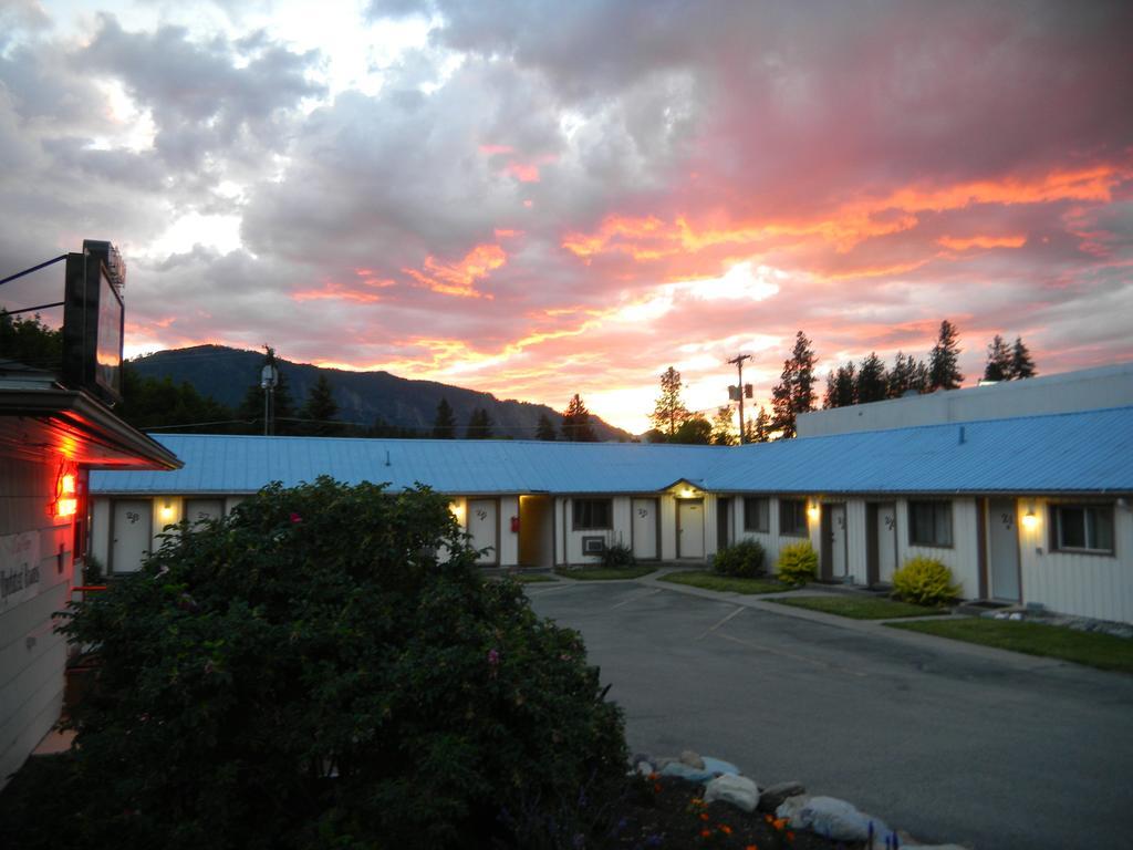 Falls Motel Thompson Falls ภายนอก รูปภาพ