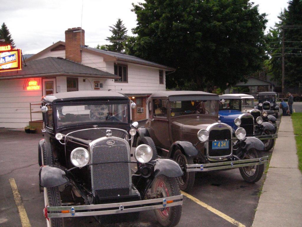 Falls Motel Thompson Falls ภายนอก รูปภาพ