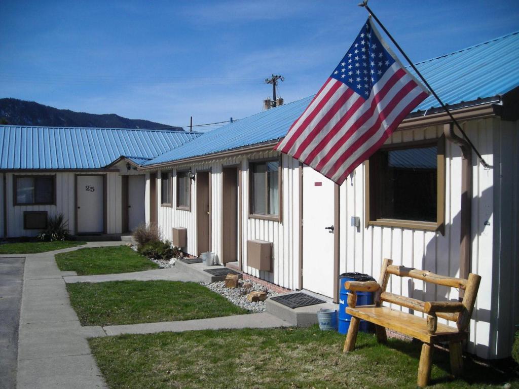 Falls Motel Thompson Falls ภายนอก รูปภาพ