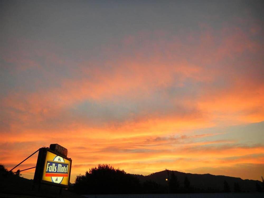 Falls Motel Thompson Falls ภายนอก รูปภาพ