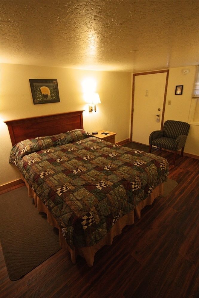 Falls Motel Thompson Falls ภายนอก รูปภาพ