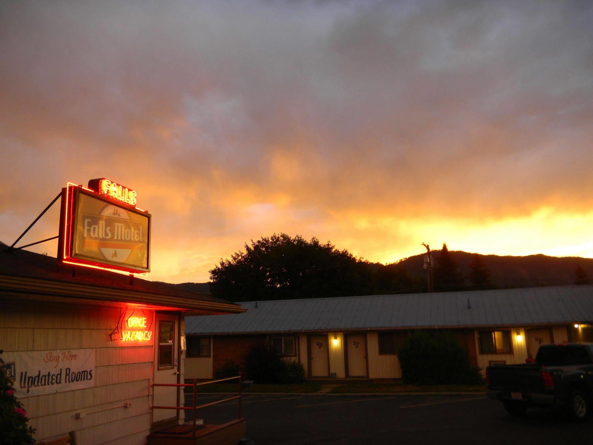 Falls Motel Thompson Falls ภายนอก รูปภาพ