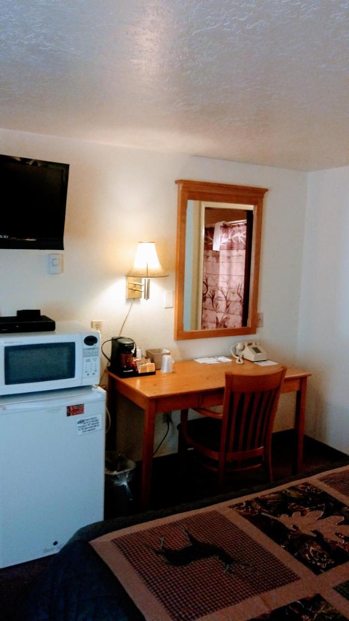 Falls Motel Thompson Falls ภายนอก รูปภาพ